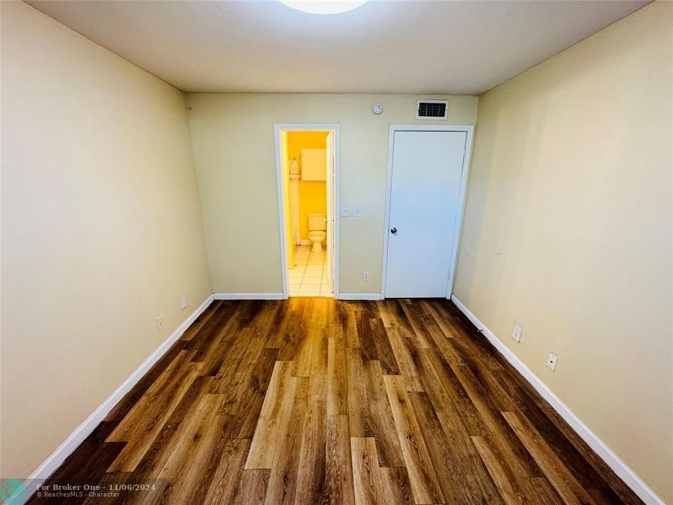 For Rent: $2,000 (2 beds, 2 baths, 900 Square Feet)