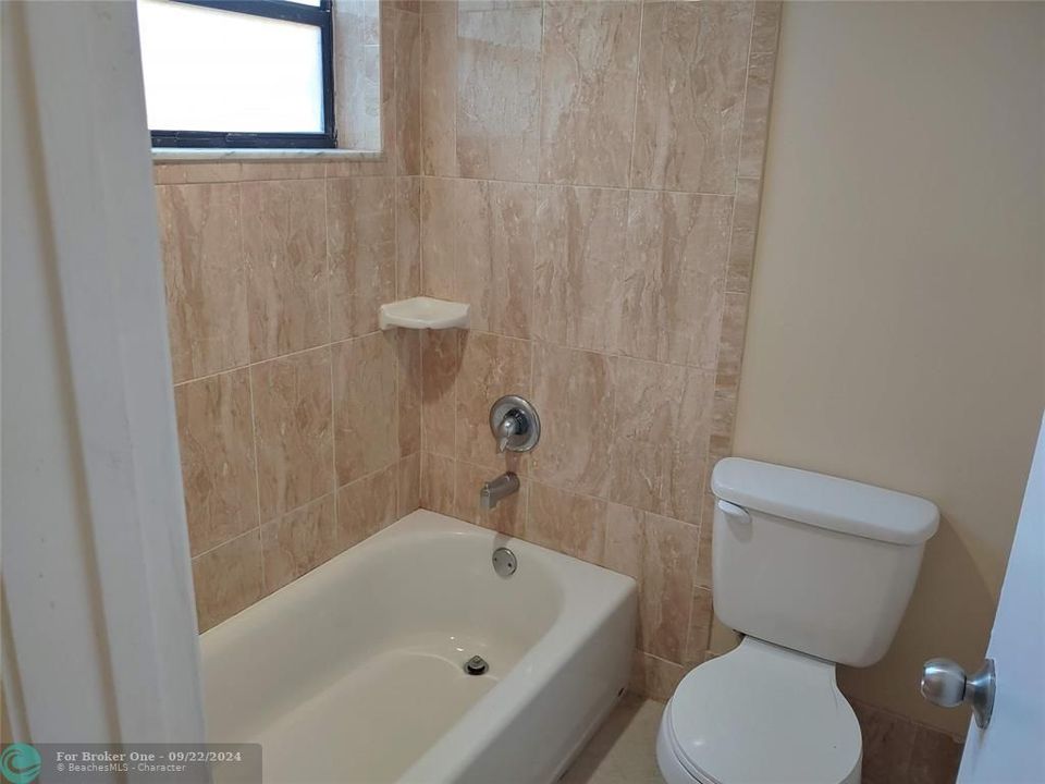 For Sale: $195,000 (2 beds, 2 baths, 965 Square Feet)