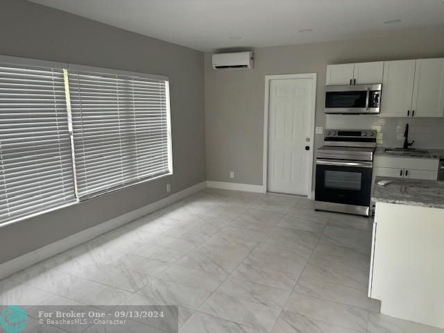 For Rent: $1,800 (1 beds, 1 baths, 1913 Square Feet)