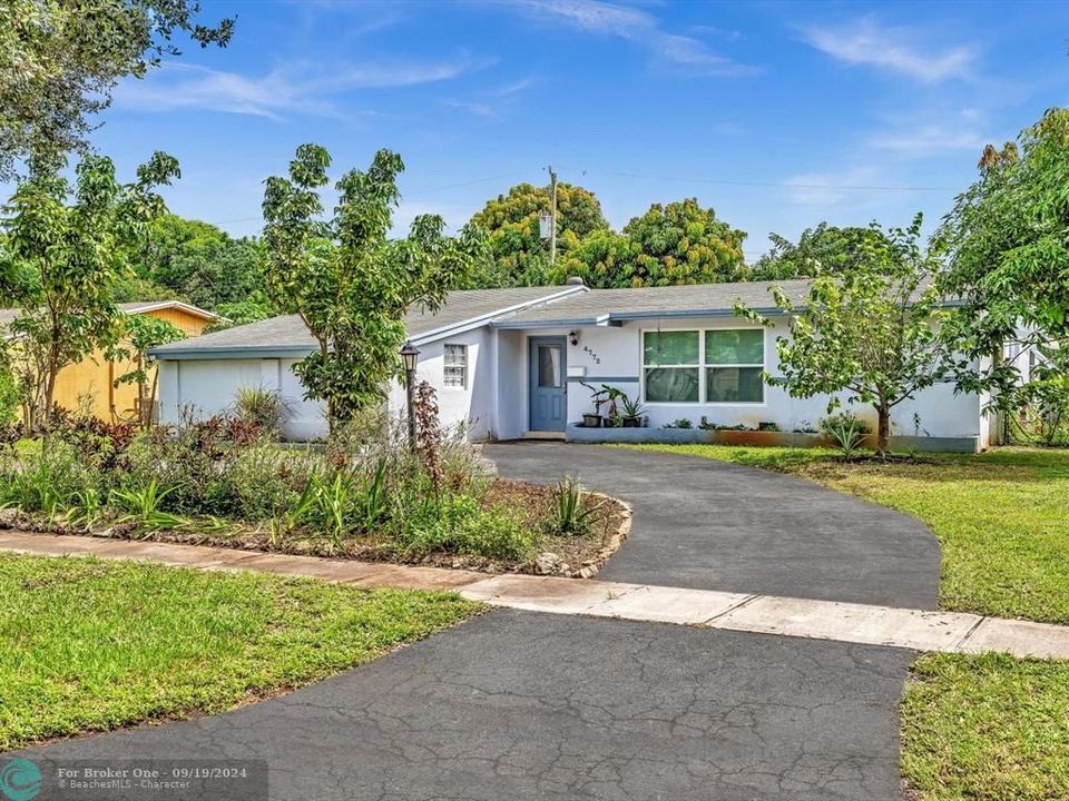 Active With Contract: $490,000 (4 beds, 2 baths, 1941 Square Feet)