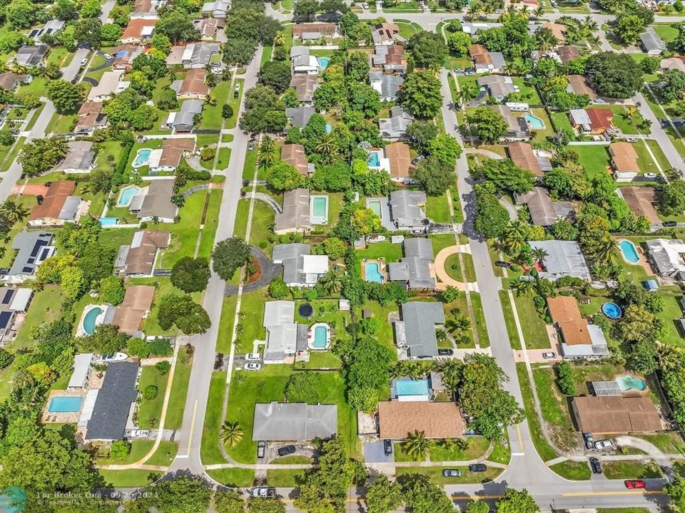 Active With Contract: $490,000 (4 beds, 2 baths, 1941 Square Feet)