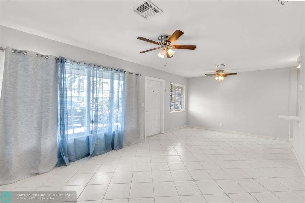 For Sale: $2,400 (2 beds, 1 baths, 1300 Square Feet)