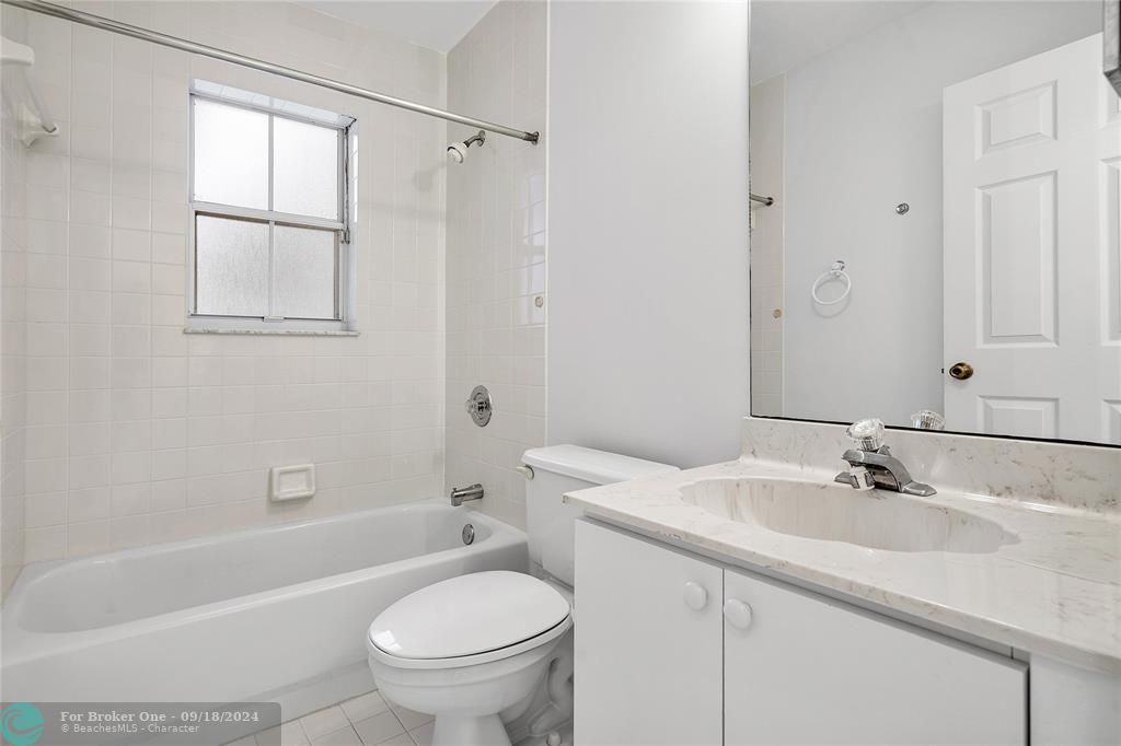 Active With Contract: $550,000 (4 beds, 2 baths, 1925 Square Feet)