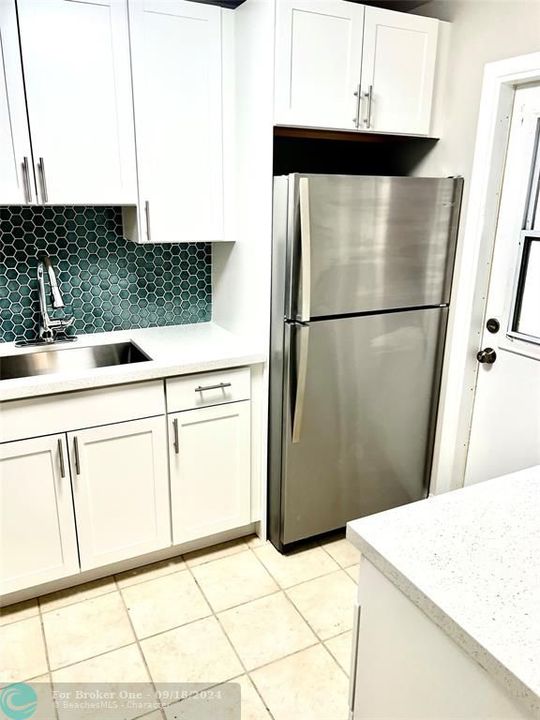 For Rent: $1,725 (1 beds, 1 baths, 748 Square Feet)