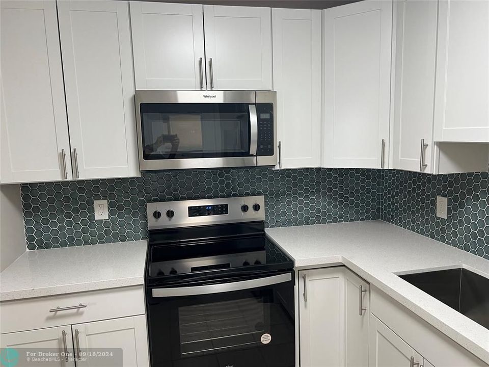 For Rent: $1,725 (1 beds, 1 baths, 748 Square Feet)