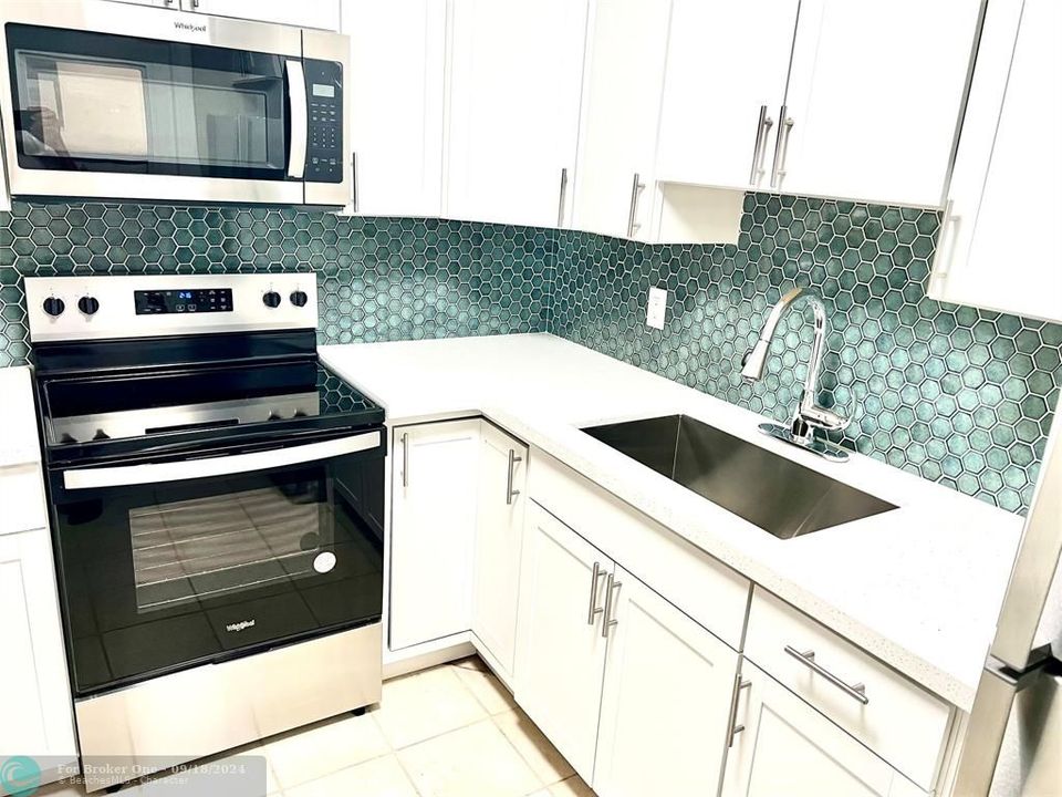 For Rent: $1,725 (1 beds, 1 baths, 748 Square Feet)