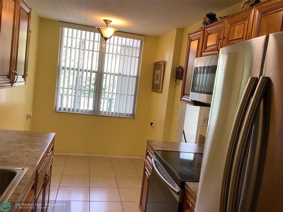 For Sale: $159,000 (2 beds, 2 baths, 960 Square Feet)