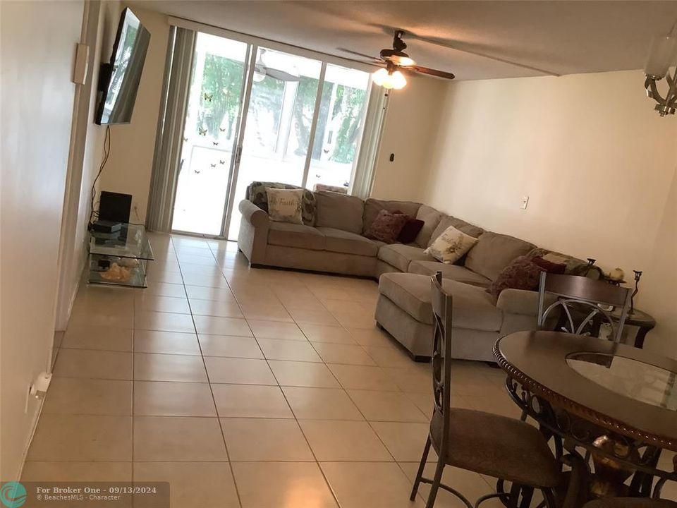 For Sale: $159,000 (2 beds, 2 baths, 960 Square Feet)