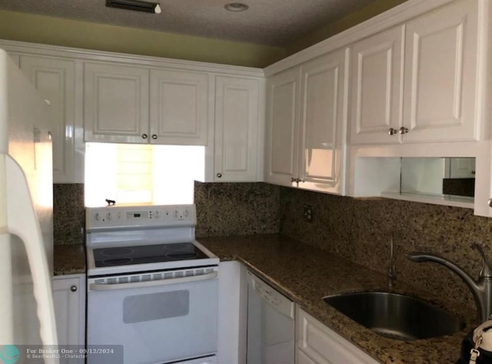 For Rent: $2,250 (2 beds, 2 baths, 908 Square Feet)