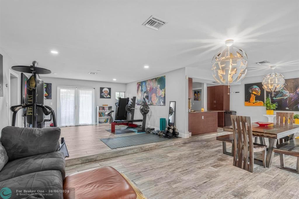 Active With Contract: $650,000 (5 beds, 4 baths, 2182 Square Feet)