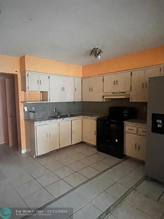 For Sale: $2,500 (3 beds, 2 baths, 2120 Square Feet)