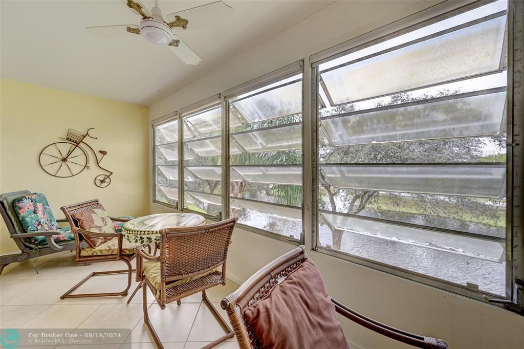 Active With Contract: $199,900 (2 beds, 2 baths, 1161 Square Feet)