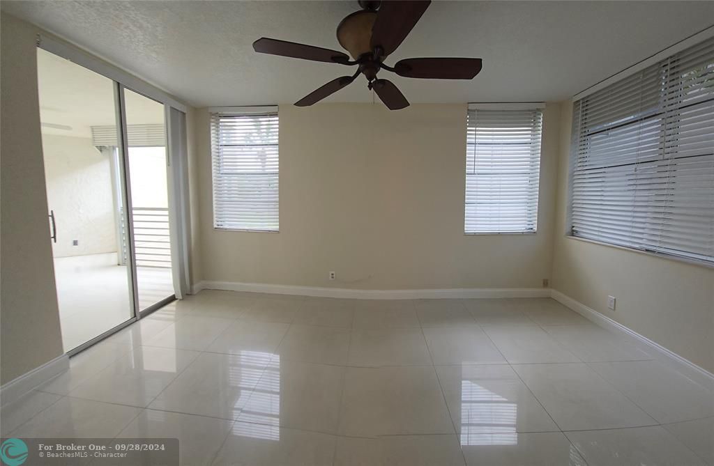 Active With Contract: $2,700 (3 beds, 2 baths, 1170 Square Feet)