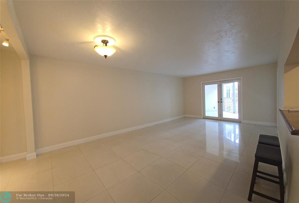 Active With Contract: $2,700 (3 beds, 2 baths, 1170 Square Feet)