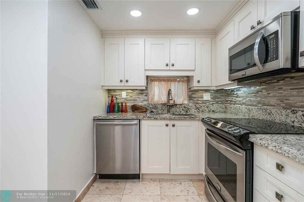 Active With Contract: $233,800 (2 beds, 2 baths, 1170 Square Feet)