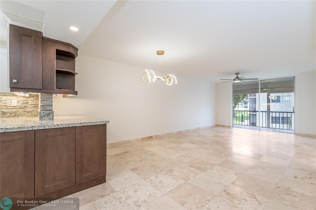 Active With Contract: $233,800 (2 beds, 2 baths, 1170 Square Feet)