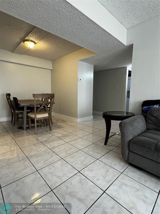 For Sale: $157,900 (2 beds, 2 baths, 1116 Square Feet)