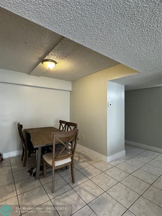 For Sale: $157,900 (2 beds, 2 baths, 1116 Square Feet)