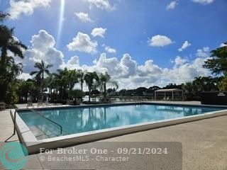 For Sale: $255,500 (2 beds, 2 baths, 815 Square Feet)