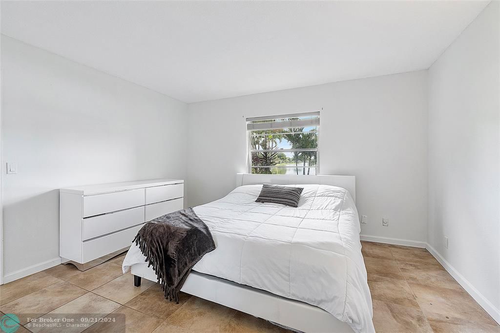 For Sale: $255,500 (2 beds, 2 baths, 815 Square Feet)