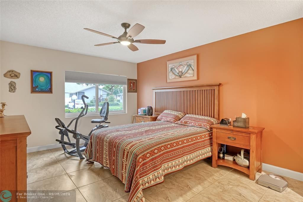 Active With Contract: $369,900 (2 beds, 2 baths, 1148 Square Feet)