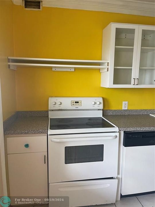 For Rent: $1,700 (1 beds, 1 baths, 960 Square Feet)