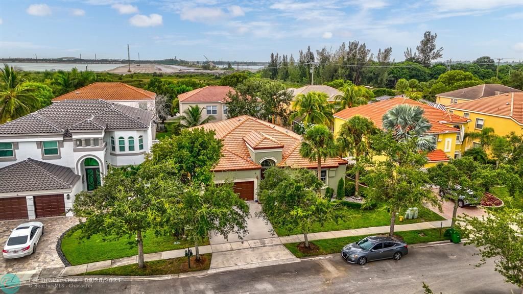 Active With Contract: $769,000 (4 beds, 2 baths, 2469 Square Feet)