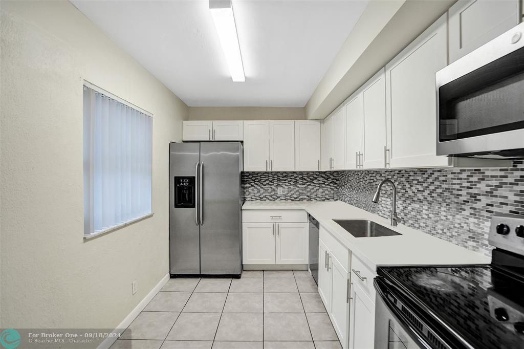 Active With Contract: $1,950 (2 beds, 2 baths, 1096 Square Feet)