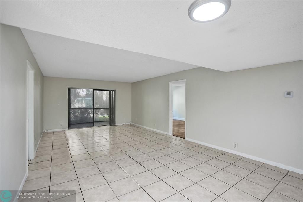 Active With Contract: $1,950 (2 beds, 2 baths, 1096 Square Feet)