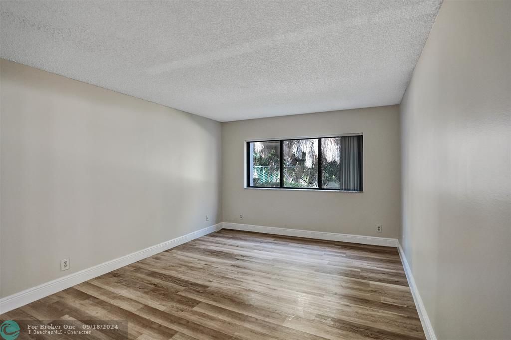 Active With Contract: $1,950 (2 beds, 2 baths, 1096 Square Feet)