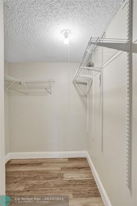 Active With Contract: $1,950 (2 beds, 2 baths, 1096 Square Feet)