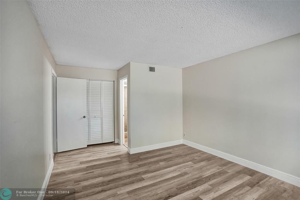 Active With Contract: $1,950 (2 beds, 2 baths, 1096 Square Feet)