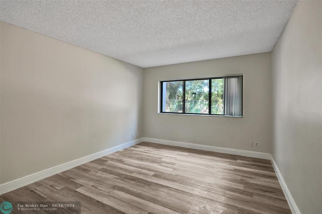 Active With Contract: $1,950 (2 beds, 2 baths, 1096 Square Feet)