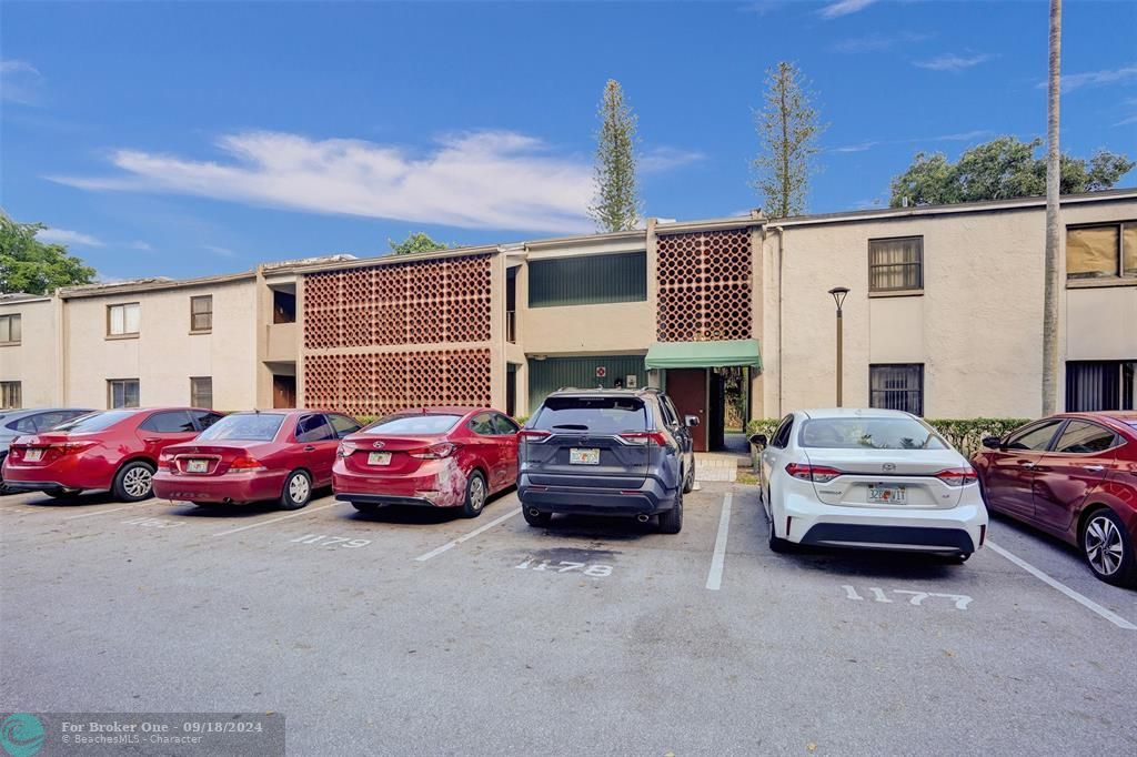 Active With Contract: $1,950 (2 beds, 2 baths, 1096 Square Feet)