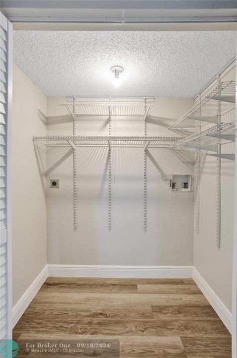 Active With Contract: $1,950 (2 beds, 2 baths, 1096 Square Feet)