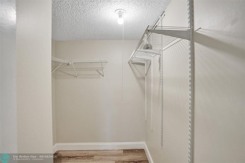 Active With Contract: $1,950 (2 beds, 2 baths, 1096 Square Feet)