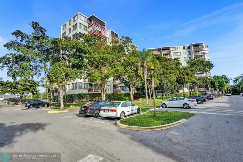 Active With Contract: $1,950 (2 beds, 2 baths, 1096 Square Feet)