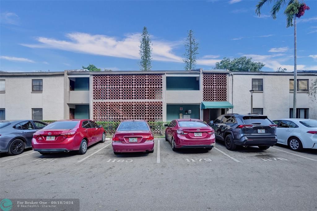 Active With Contract: $1,950 (2 beds, 2 baths, 1096 Square Feet)