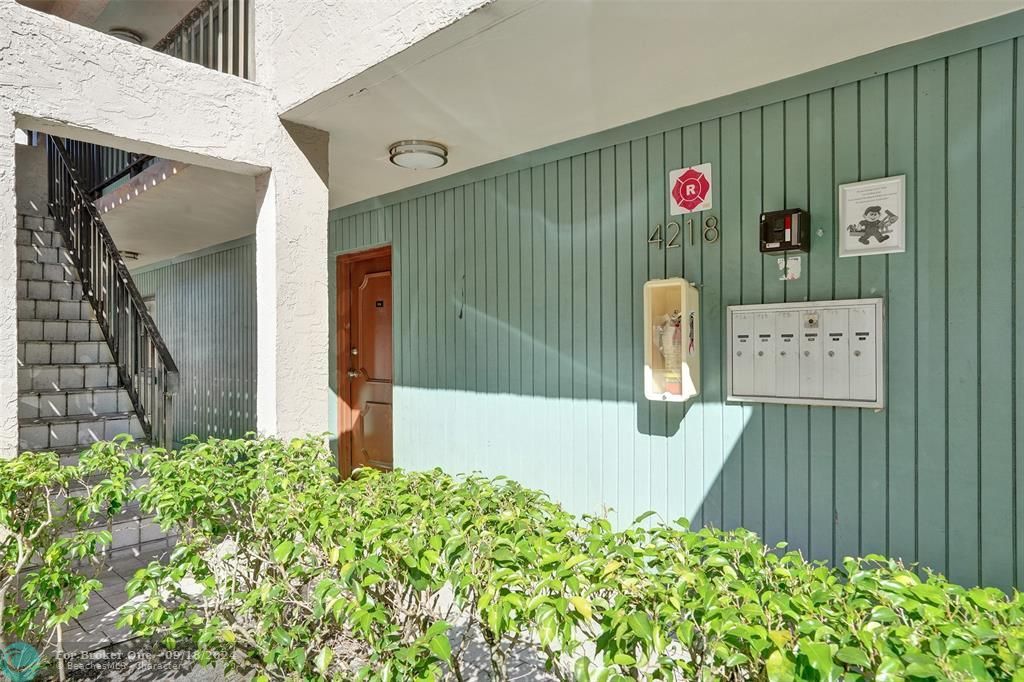 Active With Contract: $1,950 (2 beds, 2 baths, 1096 Square Feet)