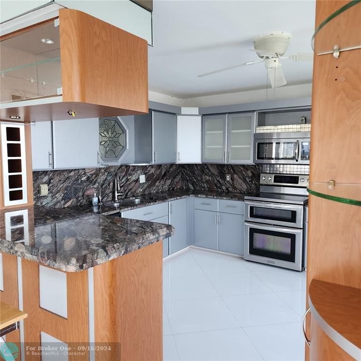 En Venta: $549,000 (2 camas, 2 baños, 1575 Pies cuadrados)