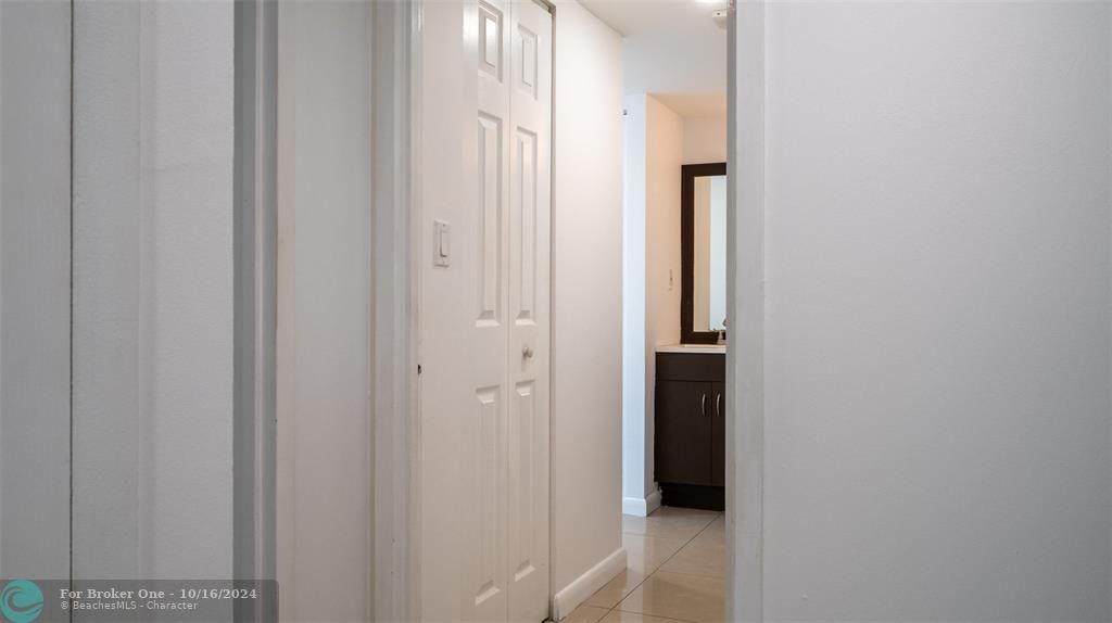 For Sale: $350,000 (2 beds, 2 baths, 1096 Square Feet)