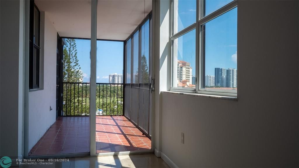 En Venta: $350,000 (2 camas, 2 baños, 1096 Pies cuadrados)