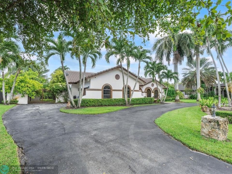 For Sale: $1,499,000 (4 beds, 2 baths, 2824 Square Feet)