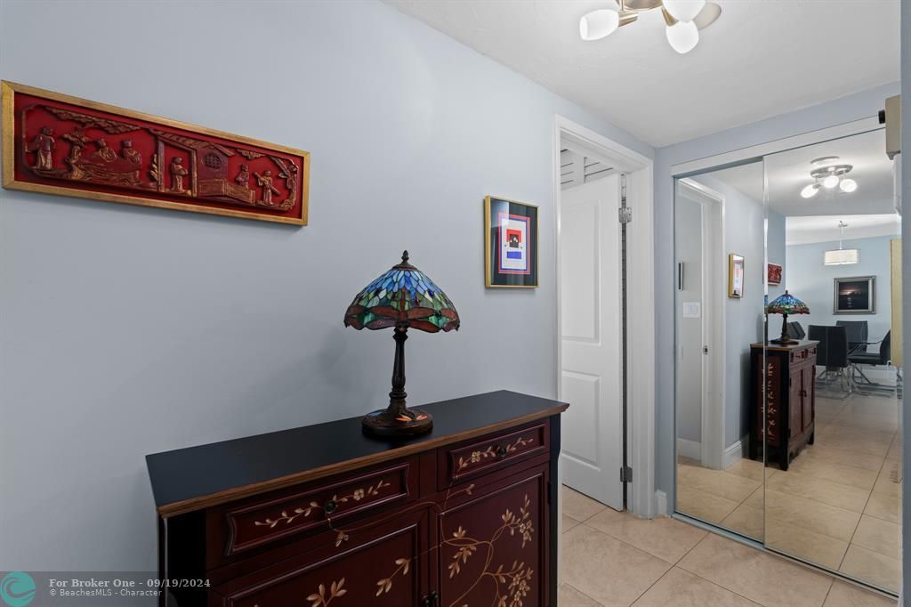 Active With Contract: $269,900 (1 beds, 1 baths, 800 Square Feet)