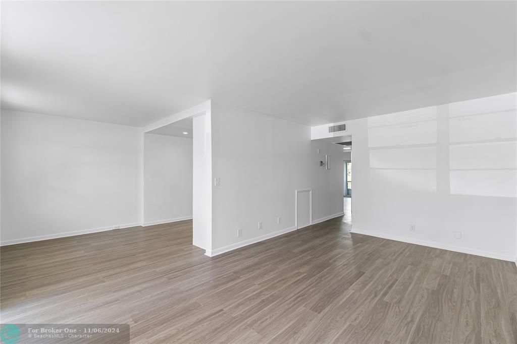 For Rent: $2,300 (2 beds, 2 baths, 896 Square Feet)