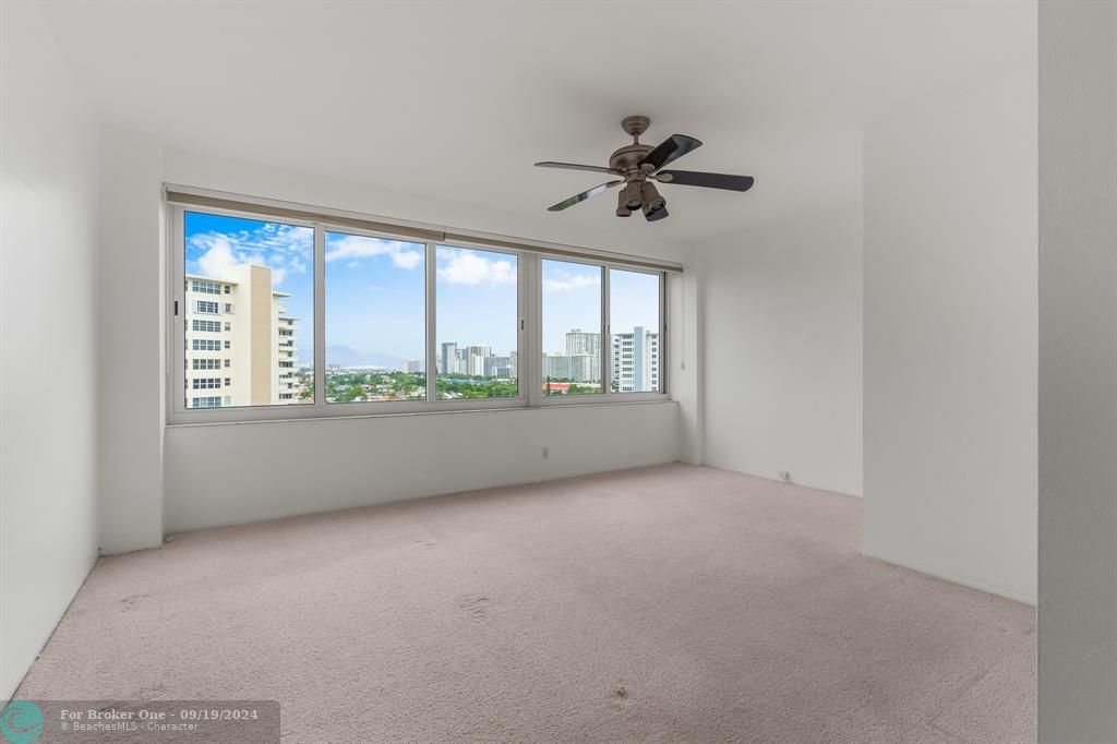 Active With Contract: $320,000 (2 beds, 2 baths, 1130 Square Feet)