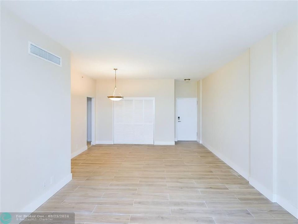 For Rent: $2,500 (1 beds, 1 baths, 817 Square Feet)