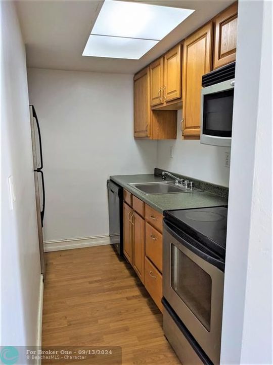 For Rent: $1,450 (1 beds, 1 baths, 580 Square Feet)