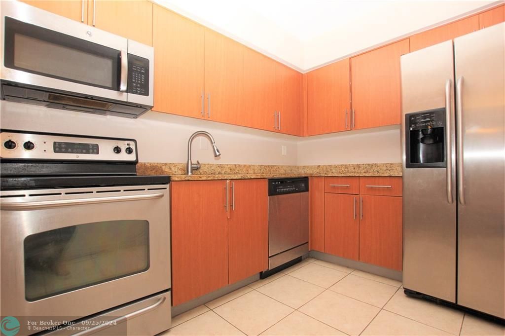 Active With Contract: $2,700 (2 beds, 2 baths, 1200 Square Feet)