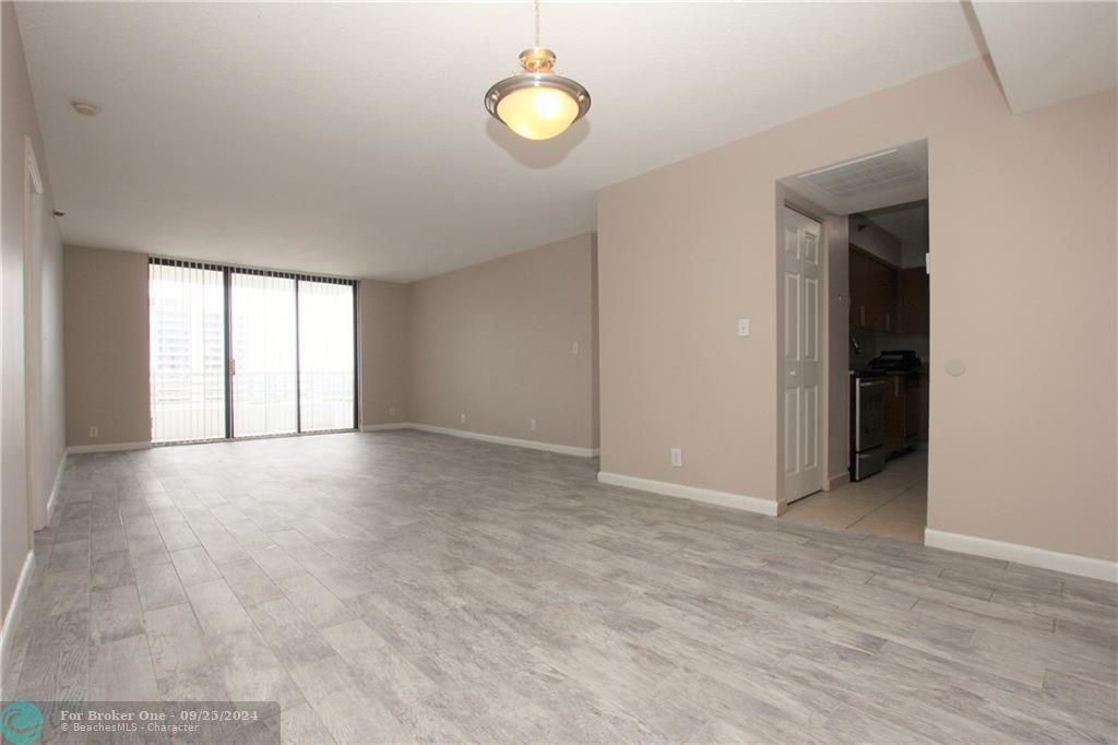 Active With Contract: $2,700 (2 beds, 2 baths, 1200 Square Feet)